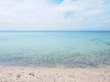 Tropikal mavi deniz gökyüzü Tayland ile