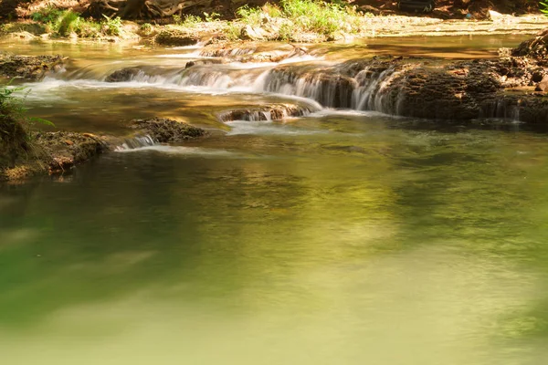 Pequena Cachoeira Tropical Selva Movimento Suave — Fotografia de Stock