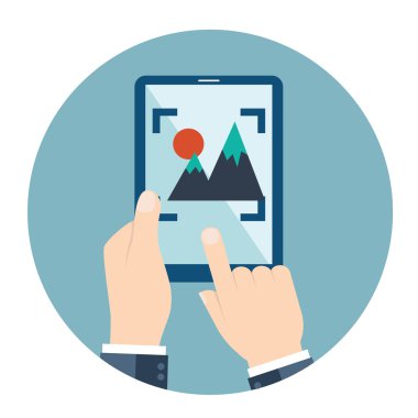 akıllı telefon, tablet, video ve fotoğraf kamera tutan eller.