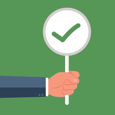 Yeşil onay işaretiyle el tutar