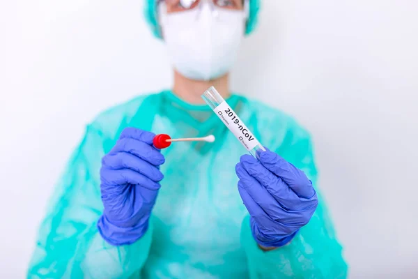 Koronavirüs Testi Yapılıyor Çinde Covid Testi Pozitif Çıkan Bir Numune — Stok fotoğraf