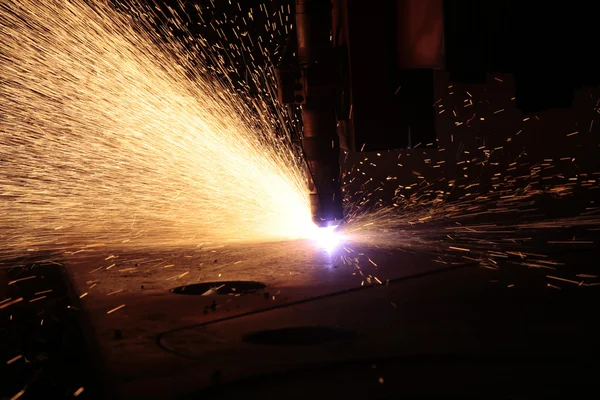 Plasma cutting process of metal with sparks — Stock Photo, Image