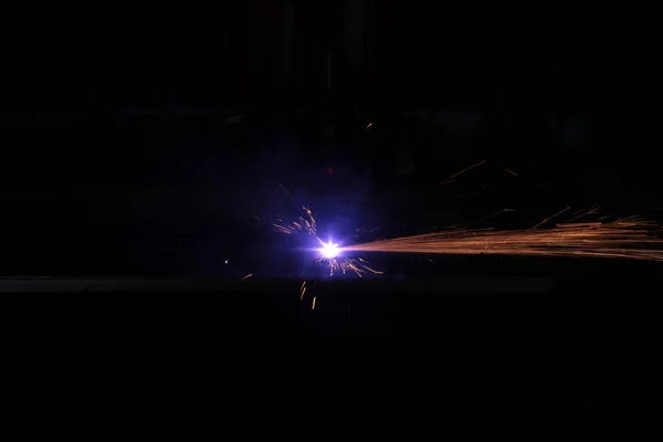 Plasma cutting process of metal with sparks — Stock Photo, Image