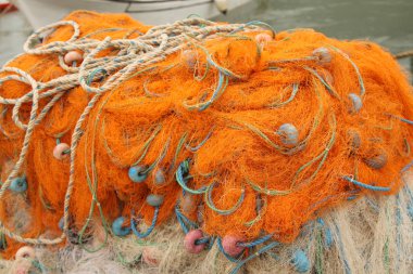 Balıkçı teknesi ve balık ağlarına hazırlıkları