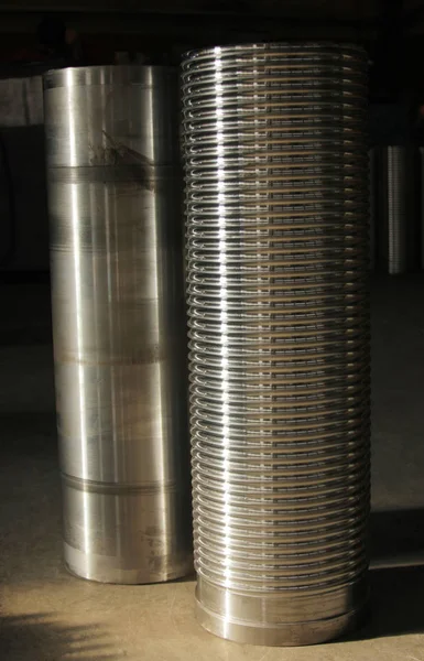 Duże cylindry produkowane w fabryce — Zdjęcie stockowe