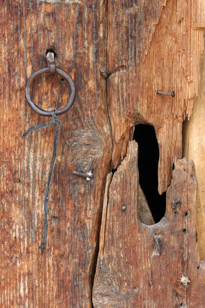 Puerta de madera de los viejos tiempos —  Fotos de Stock