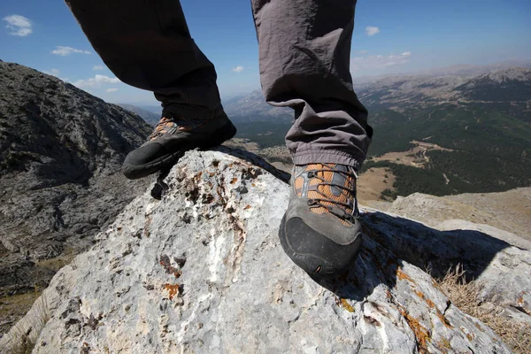 Bergsteiger erklomm den Gipfel — Stockfoto