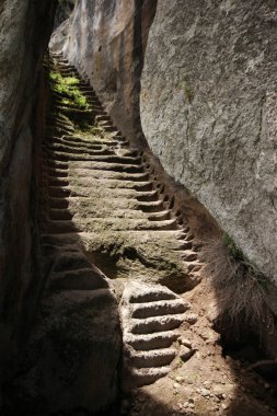 Tarihi antik taş basamaklar 