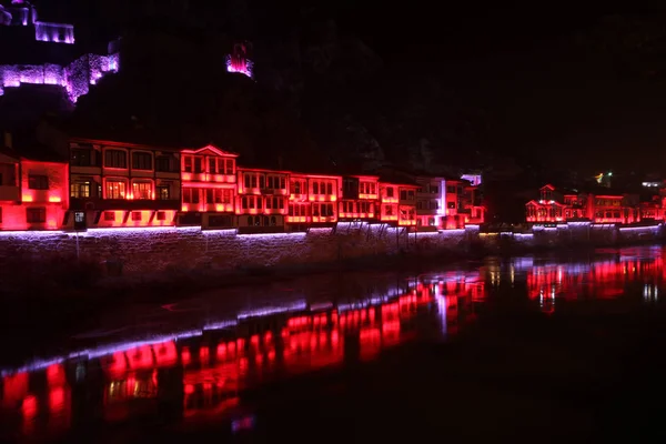 Vista noturna da cidade de Amasya, Turquia — Fotografia de Stock