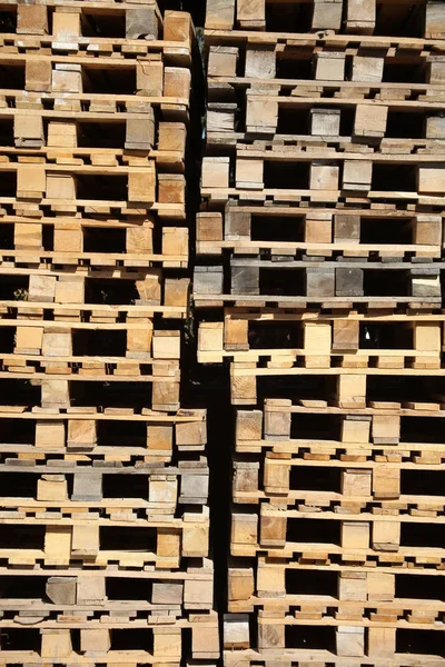 Drewno w składzie drewna — Zdjęcie stockowe
