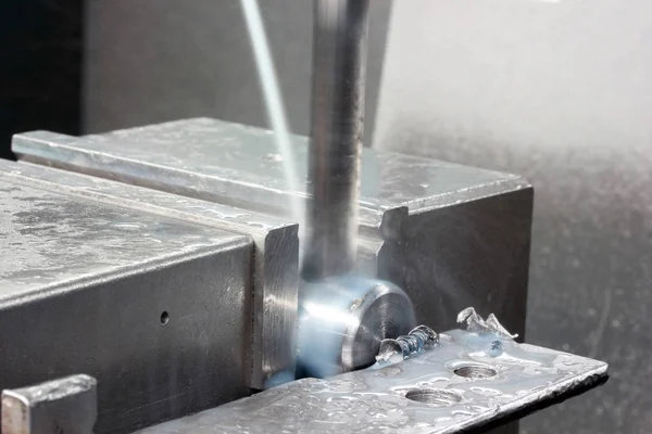 Metalurgia, fresadora CNC — Fotografia de Stock