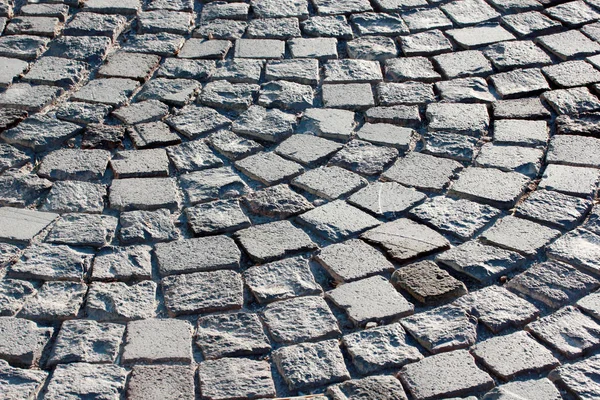 Modern grå kullersten road pavement — Stockfoto