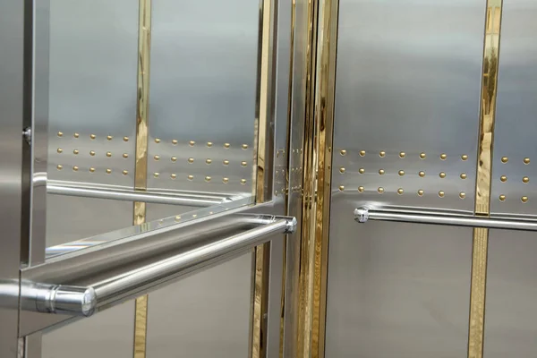 Новая современная кабина лифта — стоковое фото