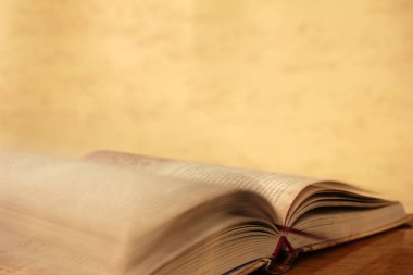 Hareketli kitap sayfaları yakın çekim