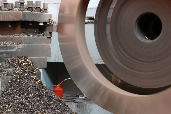 Gedraaide metalen krullen en draaibank — Stockfoto