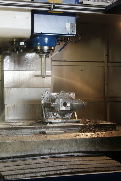 CNC-metall bearbetning av vertikal mill — Stockfoto