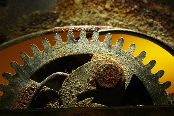 Rusty klocka Wheel bakgrund — Stockfoto