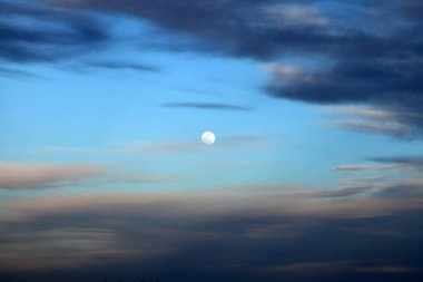 Full moon mavi gökyüzü 