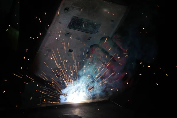 Professional Welding Worker Sparks — Stock Photo, Image
