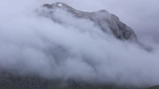 時間の経過霧と山の風景 — ストック動画