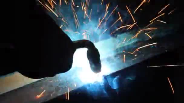 车间的手工焊工 — 图库视频影像