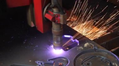 kıvılcımlı lazer kesici metal levha