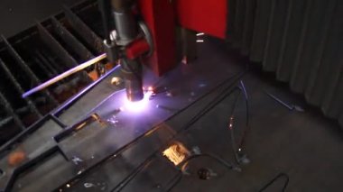 kıvılcımlı lazer kesici metal levha