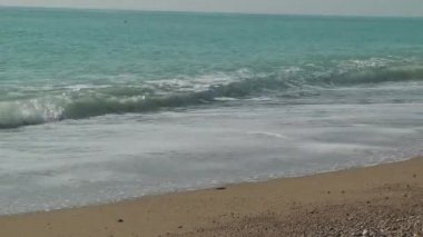 Köpüklü deniz dalgaları. Tatil Arkaplanı.
