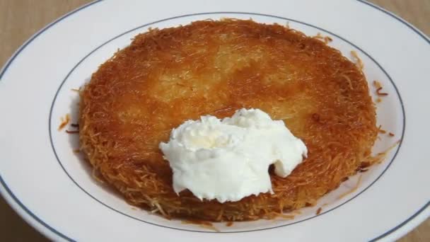 Dessert Kunefe Servi Dans Une Assiette Originale Turkish Knefe — Video