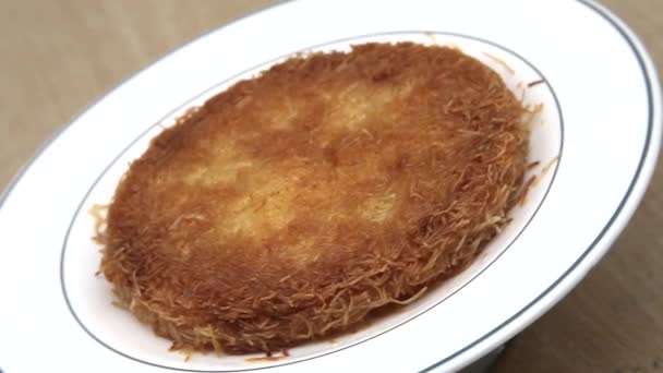 Dessert Kunefe Servi Dans Une Assiette Originale Turkish Knefe — Video