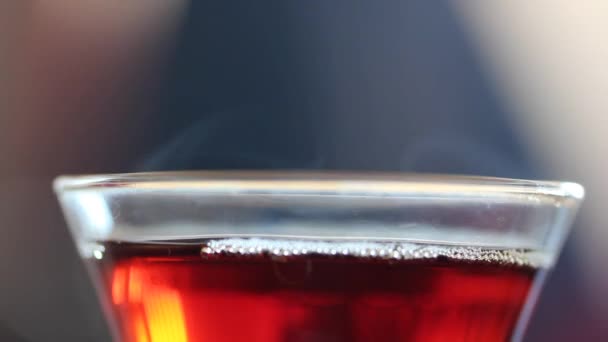 Thé noir turc et vapeur 