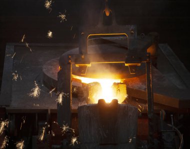 Sıvı erimiş çelik endüstrisi. Sıcak metal döküm.