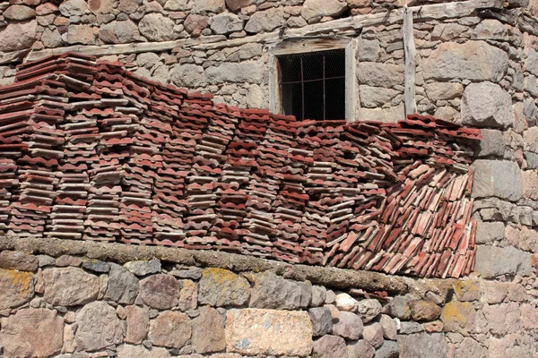 Azulejos Rojos Pared Piedra — Foto de Stock