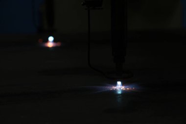 CNC lazer kesimi metal, modern endüstriyel teknoloji.