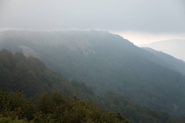 Dağlarda akan bulutlar