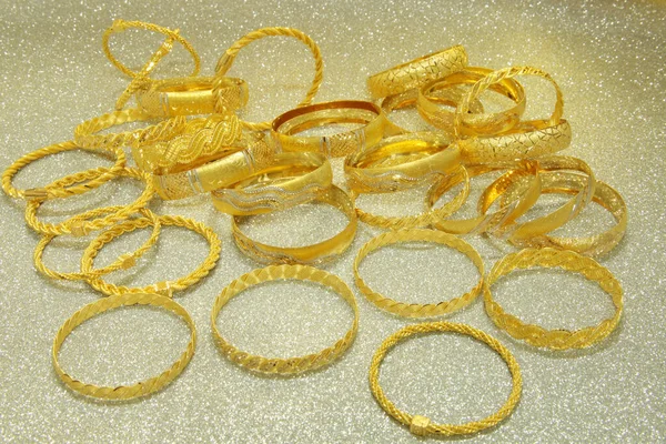 Elegantes Pulseras Oro Oro Amarillo —  Fotos de Stock