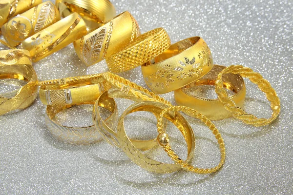Elegantes Pulseras Oro Oro Amarillo —  Fotos de Stock