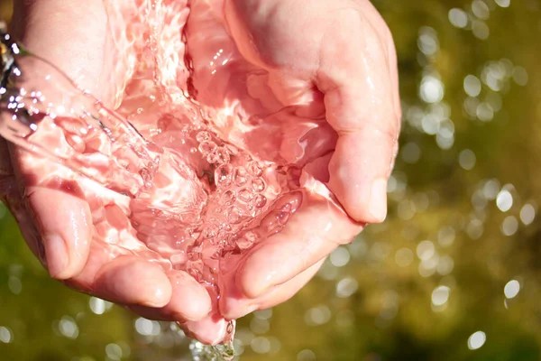 Natürliches Quellwasser Den Händen — Stockfoto
