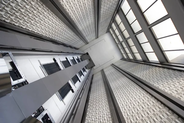 Внутри Современной Шахты Лифта — стоковое фото