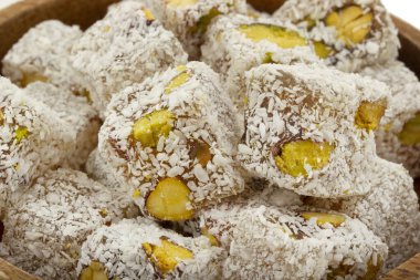 Antep fıstıklı geleneksel Türk lokumu