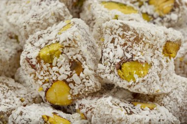 Antep fıstıklı geleneksel Türk lokumu