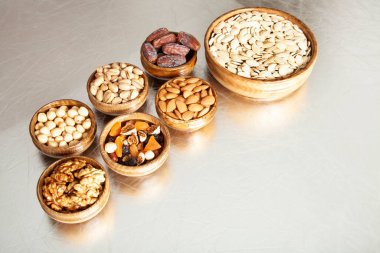 Karışık fındık ve kurutulmuş meyve.