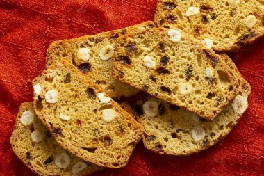 Meyveli çıtır bisküviler. İtalyan bisküvisi..