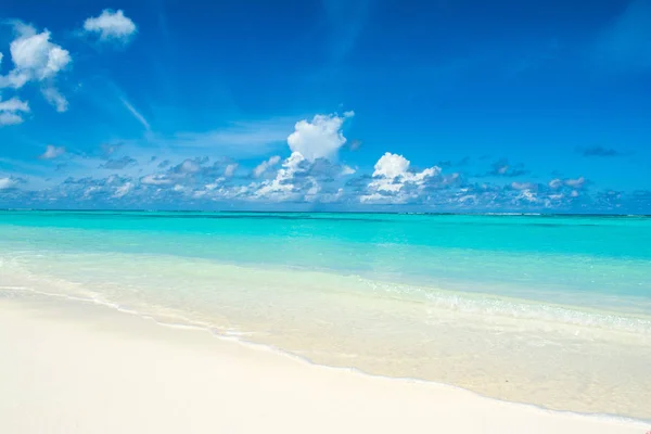 Bela Paisagem Azul Turquesa Claro Oceano Índico Ilhas Maldivas — Fotografia de Stock