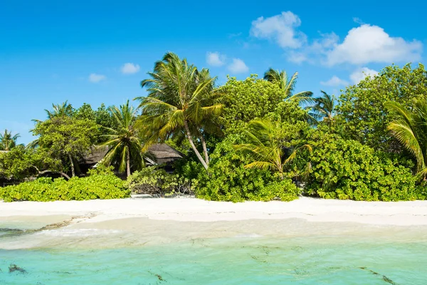 Hint Okyanusu, Maldivler kumlu plaj güzel bulutlu panoramik manzara