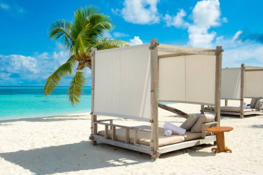 Chill lounge bölge kumlu plajda, Maldivler Adası 