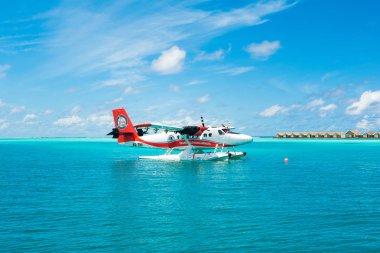 Hint Okyanusu'nun berrak turkuaz su deniz uçağı