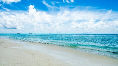 Güzel manzara açık turkuaz Hint Okyanusu, Maldivler