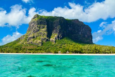 Ünlü dağ Le Morne Brabant manzara