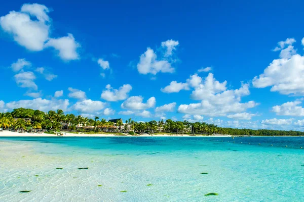 Krásné letní krajina tropické pobřeží — Stock fotografie